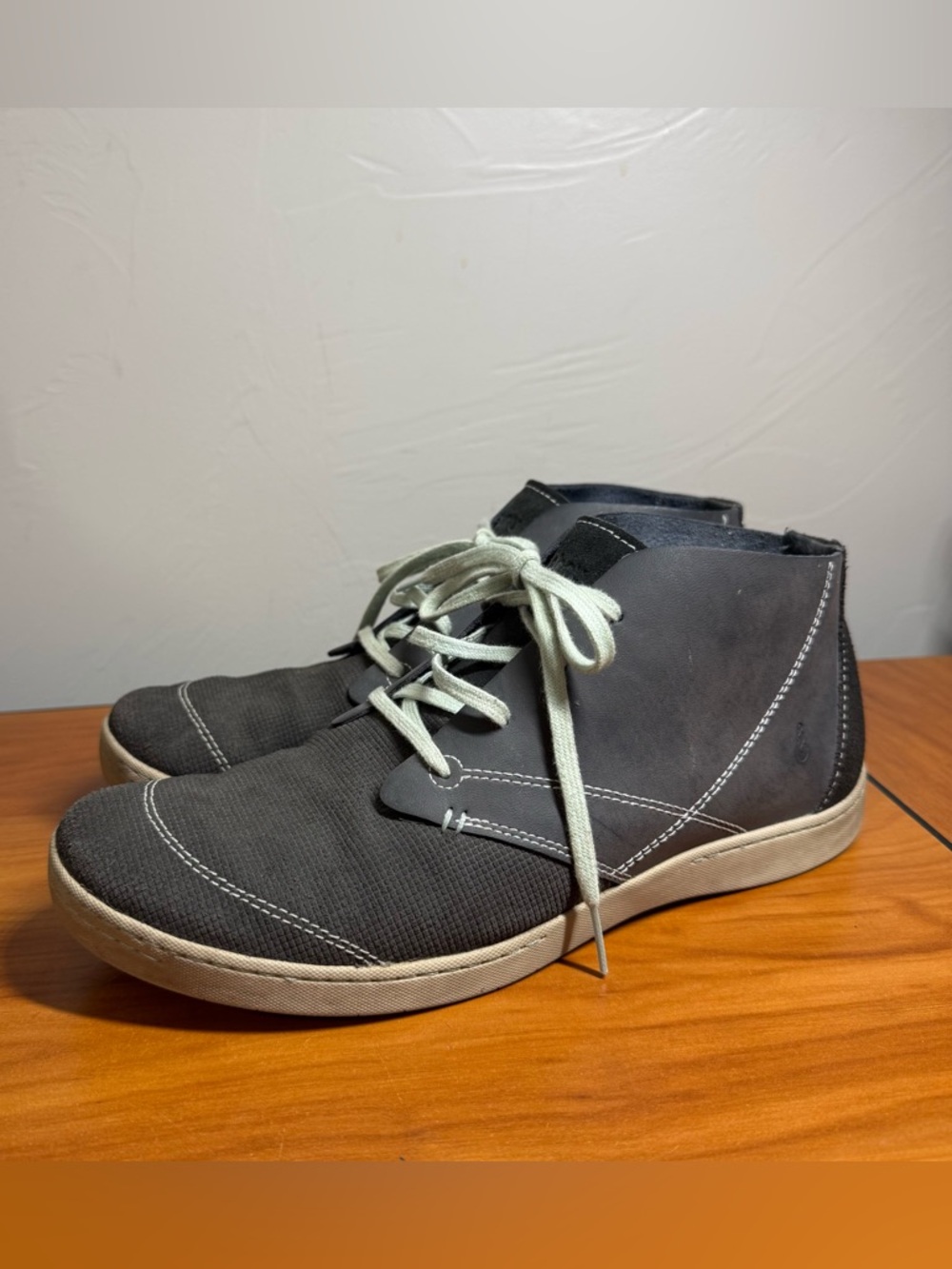 Ahnu Pier 3 Women’s Grey Leather Chukka Boots Lace Up Sneaker Style Comfort‎ W10
